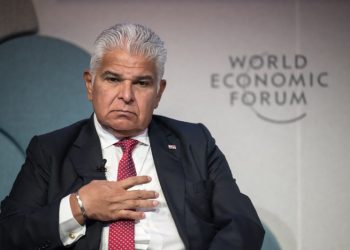 Panamá recibe primer vuelo con migrantes de varios países deportados por EE.UU.