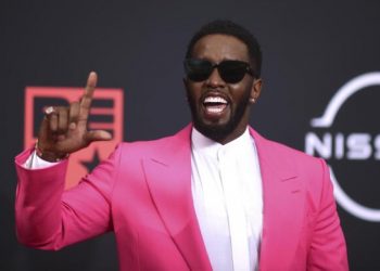 Diddy Combs demanda a hombre por amenazas de videos sexuales
