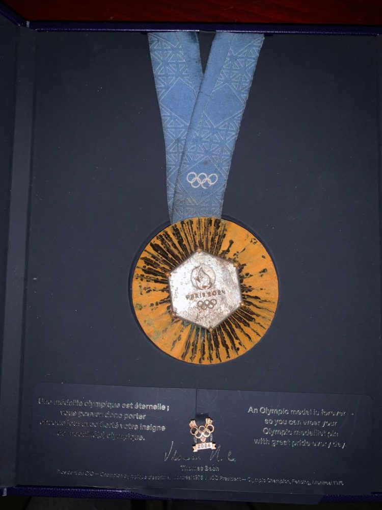 Deterioro de medallas de los Juegos Olímpicos "París 2024"