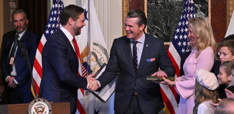 Peter Hegseth asume cargo como jefe del Pentágono