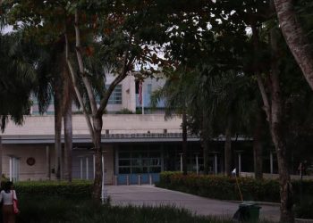 Embajada de EEUU en RD acata prohibición de exhibir bandera LGBT