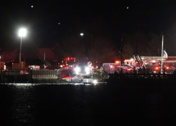 Suspensión de vuelos en el aeropuerto reagan tras accidente aéreo