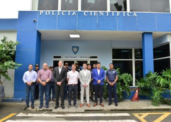 Policía Nacional recibe visita del director de Smytec, empresa líder en tecnología forense