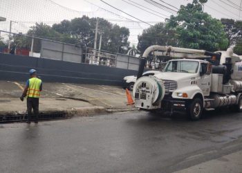 Alcaldía del DN intensifica operativos de limpieza de imbornales ante efectos de vaguada