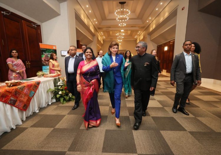 Raquel Peña conmemora el Día Nacional de la India junto al embajador