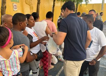Raymond Rodríguez entrega 6 mil kits de alimentos en el Distrito Nacional