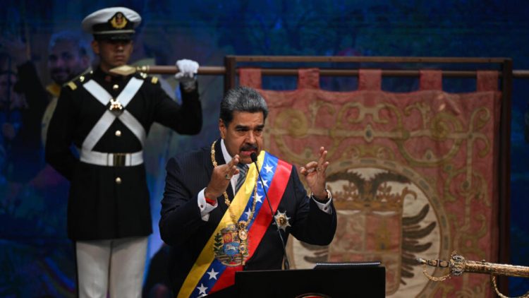 Maduro promete "nuevo Estado" con reforma constitucional
