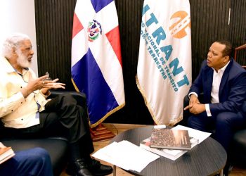 Intrant y Fenatrano abren mesa de diálogo para evitar el aumento del pasaje