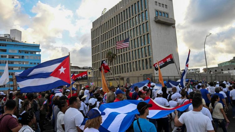 Cuba liberará a 553 presos tras alivio de sanciones de EEUU