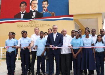 Presidente Abinader inaugura un liceo en Pantoja y un Caipi en Manoguayabo