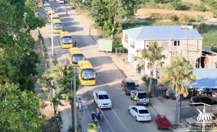 Llegan 15 autobuses escolares a Dajabón