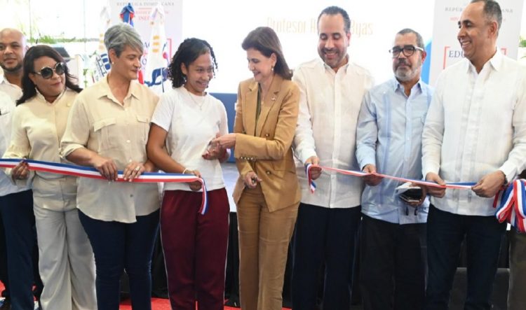 Raquel Peña e Inefi entregan polideportivo en SPM