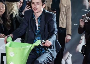 Timothée Chalamet multado por una bicicleta eléctrica en Londres