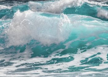 COE advierte sobre oleaje peligroso por fuertes vientos