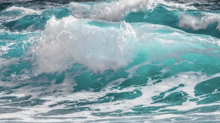 COE advierte sobre oleaje peligroso por fuertes vientos