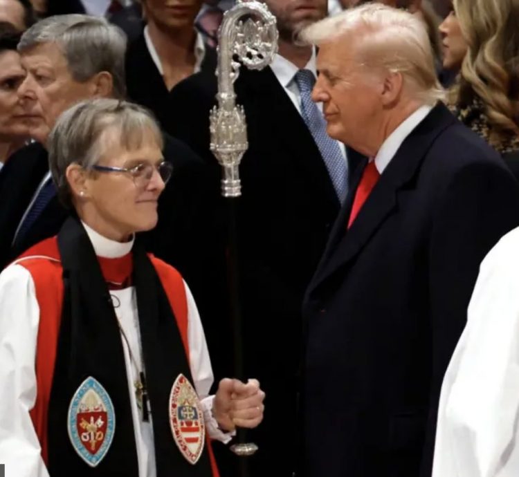 Trump ataca a obispa por pedir compasión por inmigrantes y LGTB