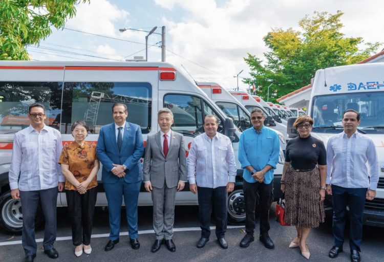 RD recibe 120 ambulancias donadas por China