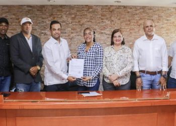 Entregan RD$17.3 millones para alcaldías de Hato Mayor