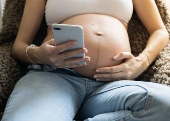 Disparó 5 veces a embarazada porque creía que el bebé no era suyo