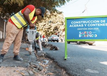 Alcaldía DN construye aceras y contenes en Villa Consuelo