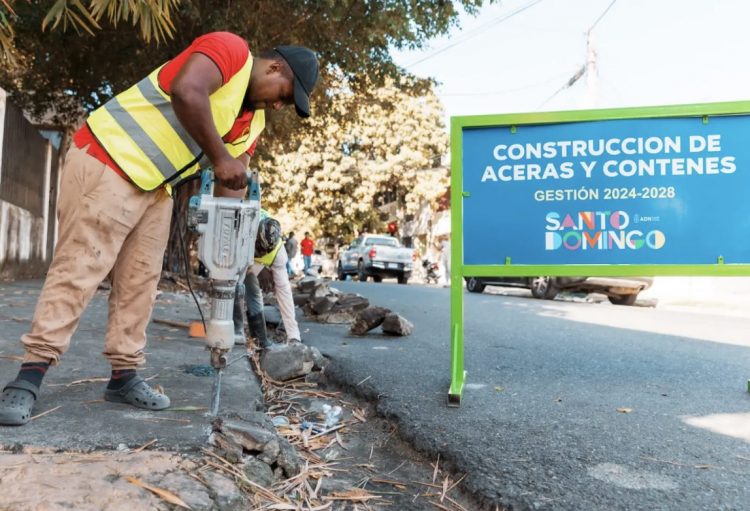 Alcaldía DN construye aceras y contenes en Villa Consuelo