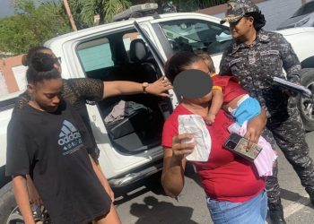 PN arresta a mujer por maltratar a su hijo en SPM