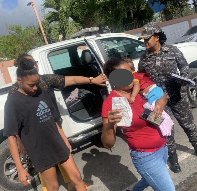 PN arresta a mujer por maltratar a su hijo en SPM