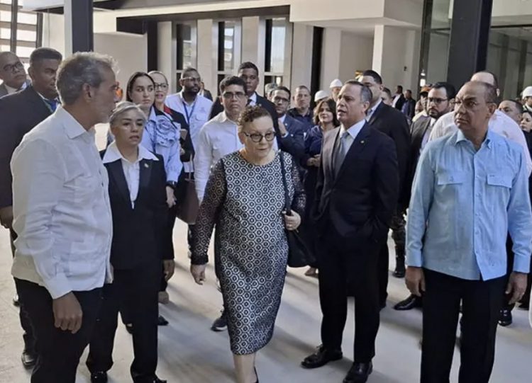 MOPC finaliza detalles del Palacio de Justicia en SDE