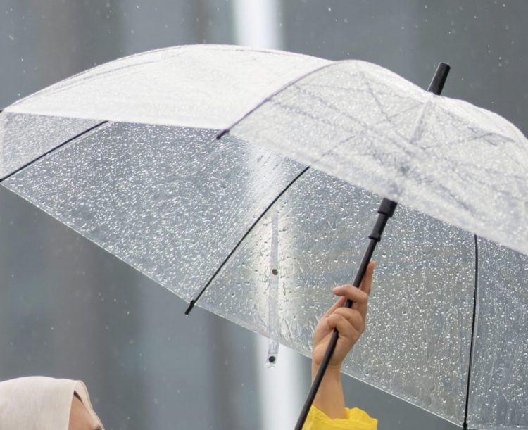 Lluvias escasas en la mañana, aguaceros en la tarde
