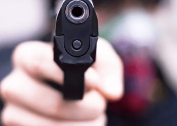 Hombre mata a su esposa en Florida y se entrega a las autoridades