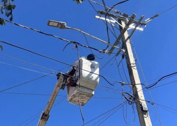 Edesur instala transformadores y cables en Peravia