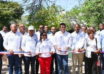 Ministro de Turismo entrega el renovado balneario Boca de Cachón en Jimaní