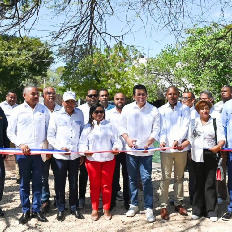 Ministro de Turismo entrega el renovado balneario Boca de Cachón en Jimaní