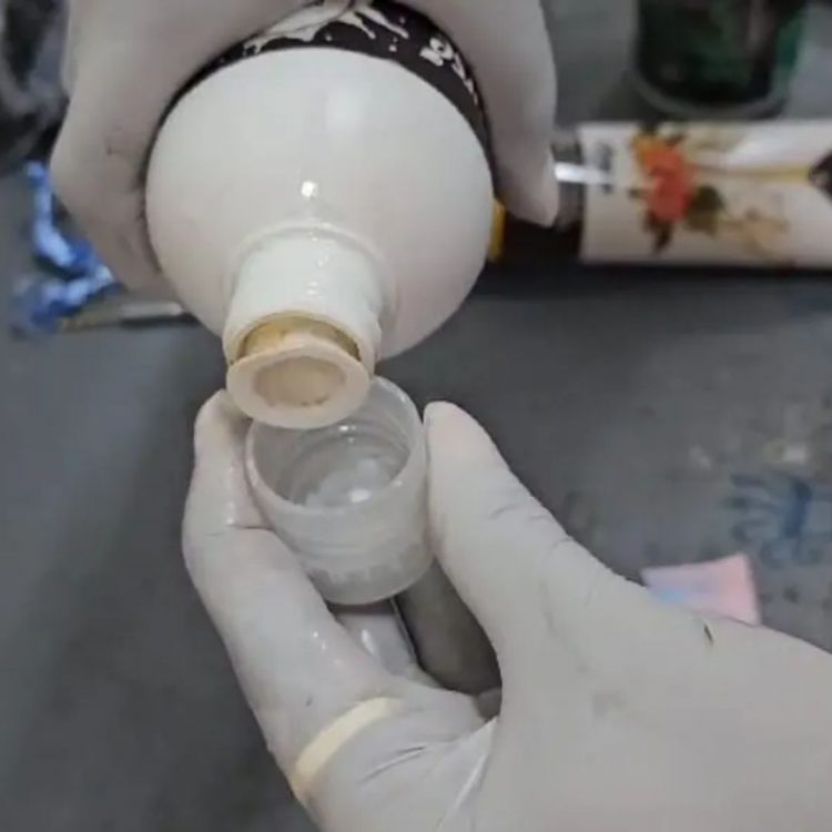 DNCD frustra envío de cocaína líquida camuflada en productos de belleza