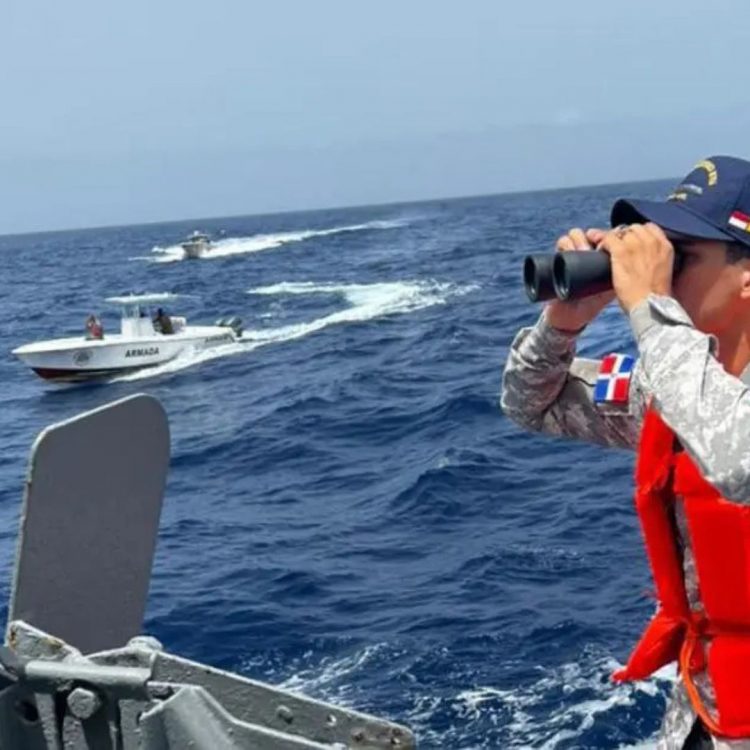 Armada rescata a 24 personas que intentaban viajar ilegalmente a Puerto Rico