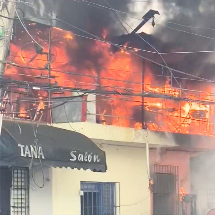 Se registra incendio en un taller de herrería en Villa Juana