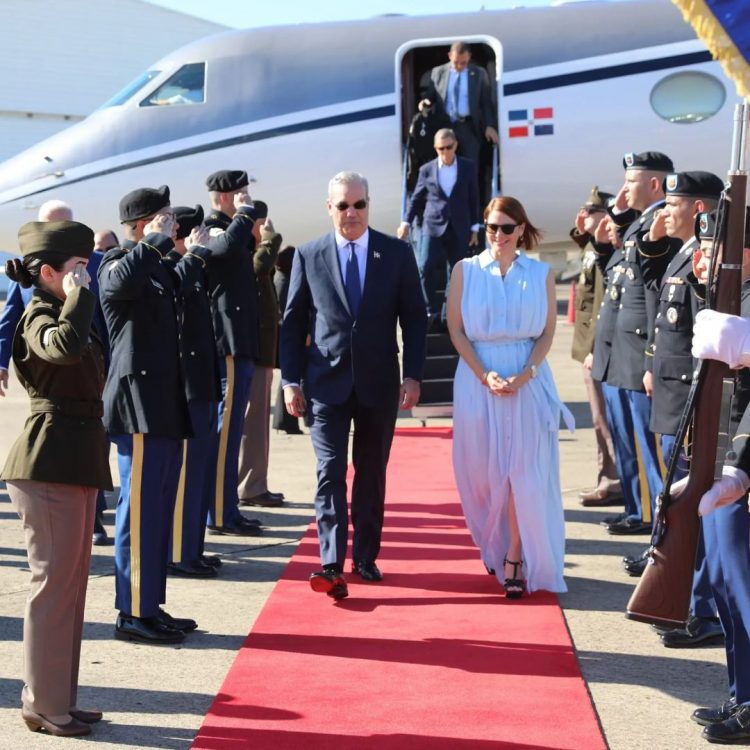 Abinader ya se encuentra en Puerto Rico para toma de posesión de nueva gobernadora