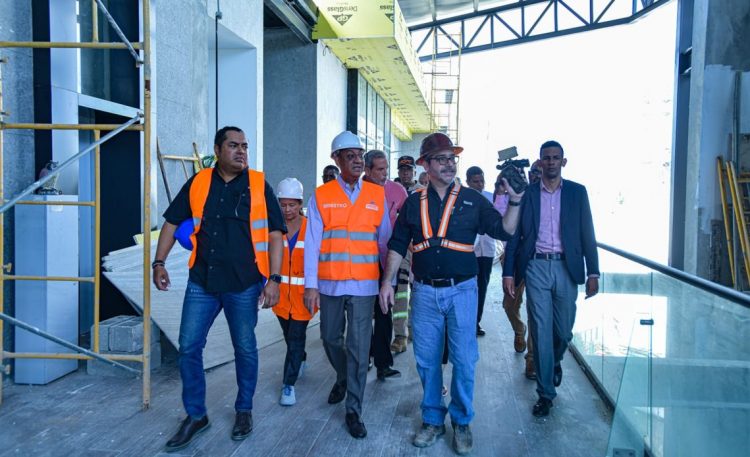 Deligne Ascención destaca avance del 95% en construcción del Palacio de Justicia de SDE