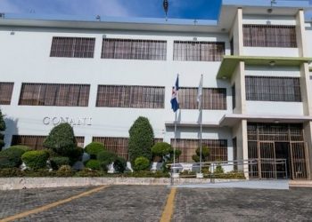 Conani asume custodia de hijos de mujer asesinada en La Vega