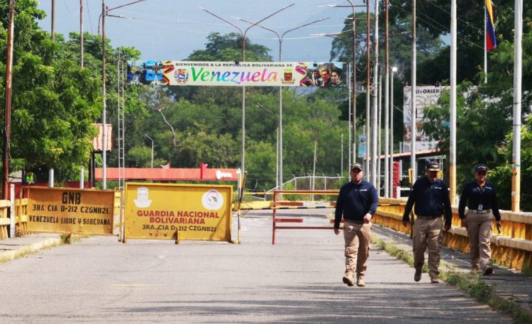 Venezuela reabre frontera con Colombia tres días después del cierre por juramentación de Maduro