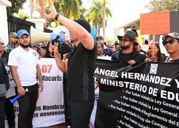 Docentes exigen destitución del ministro de Educación