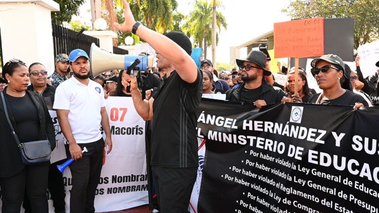 Docentes exigen destitución del ministro de Educación