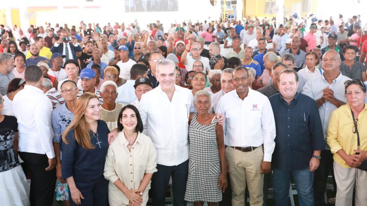 Gobierno lanza proyecto de titulación en el norte del Distrito Nacional