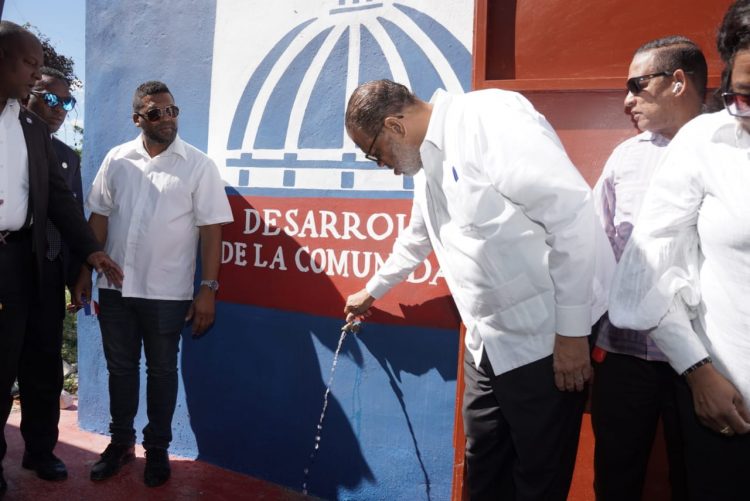 Gobierno entrega cuatro pozos de agua en La Caleta
