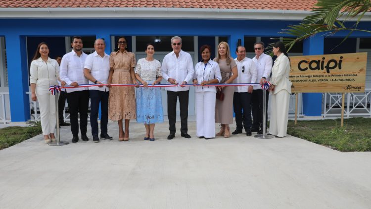 Abinader inaugura escuela y estancia en La Altagracia