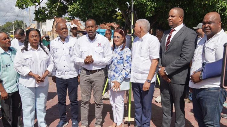 Gobierno inicia proyecto para entregar más de 9,000 títulos de propiedad en Boca Chica