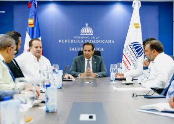 Gobierno coordina estrategias para fortalecer el sistema sanitario del país