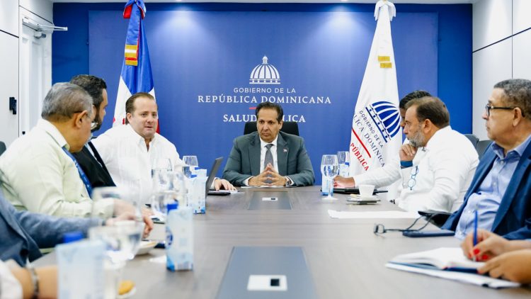 Gobierno coordina estrategias para fortalecer el sistema sanitario del país