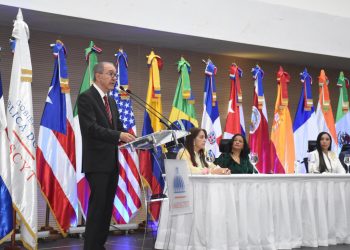 Mescyt convoca becas internacionales 2025 para carreras STEAM