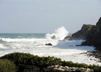 Frente frío en disipación: Alerta marítima en ambas costas